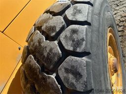 Volvo L90D wheel loader w/ LED lights, folding wing setu