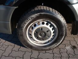 VOLKSWAGEN Crafter Kombi 35 mittel L2H1/Klima/AHK/FN: 197