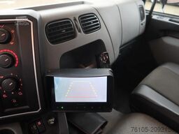 Renault D240 Bak met deuren + Klep 2.000 kg. Automaat. ...