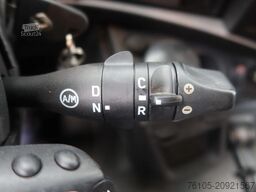 Renault D240 Bak met deuren + Klep 2.000 kg. Automaat. ...