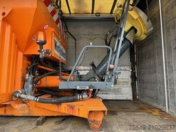  STA 95 E50HFVARK Salzstreuer auf Abrollrahmen STA 95 E50HFVARK Salzstreuer auf Abrollrahmen, ca. 4m³