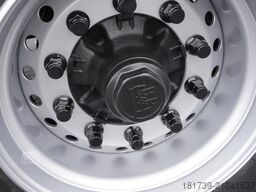 Lamberet refrigerated semi-trailer / Carrier