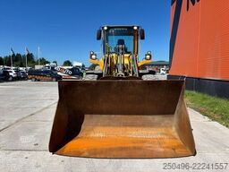 Volvo L 90 E 4x4 CENTRAL LUBRICATION / QUICK COUPLER ...