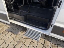 VOLKSWAGEN Crafter 17-Sitzer + 5 Stehplätze, neues Modell