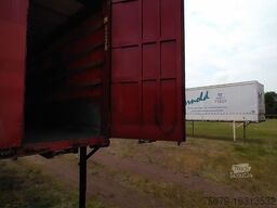 Krone Wechselpritsche mit Bordwänden und Plane, BDF-System, 7.450 mm lang.