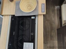 LMC Innovan Ford 592 Sondermodell März 26 Verfügbar