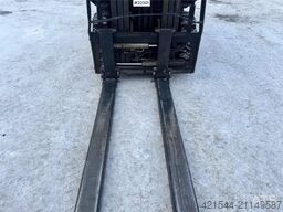 Nissan FD 02A200 Forklift