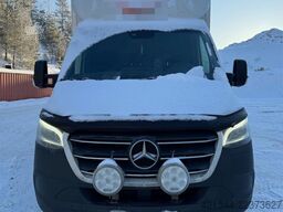 Mercedes-Benz Sprinter 4x2 Box Truck with lift and side door