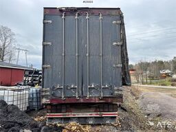Tyllis wood chip trailer with hydraulic roof.