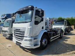 DAF XB 310 FA 18 t con scarrabile Palfinger