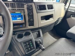 Volvo FL240 / 213.000...KM / Tail Lift / TUV: 10-2026...