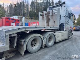 Volvo FH500 6x4 Tractor Unit with Hydraulics – 230,000 k