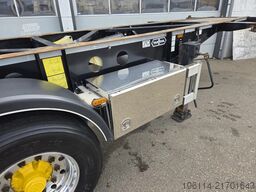 Van Hool 3-ASSIGE OPLEGGER A3C002 20/30 FT ADR trailer.