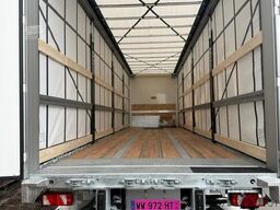 Fruehauf City Curtainsider steering axle