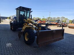 New Holland F 106.6