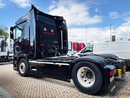 SCANIA R 560