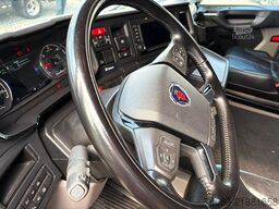 SCANIA R 560