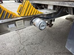 SCHMITZ CARGOBULL 2 Achs Tandem Koffer Durchladesystem LBW defekt