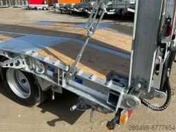 Humbaur Humbaur 3-Achser Tieflader Parabelfederung, LED+Zink+Warnp+3mPaket
