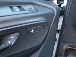 MERCEDES-BENZ 519 Allrad 4 x 4 Vorlauffahrzeug GSR2