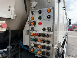 SCANIA P270 4x2 Hvidtved Larsen 7000 L Suction arm