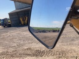 Liebherr R906 LC Litronic with two buckets