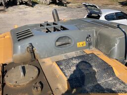 Liebherr R906 LC Litronic with two buckets