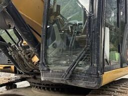 Caterpillar 336EL Excavator with Digging Bucket