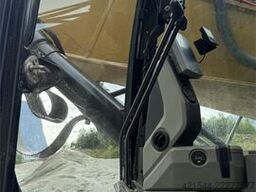 Caterpillar 336EL Excavator with Digging Bucket
