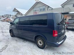 Volkswagen Caravelle – 7 seats with wheelchair lift