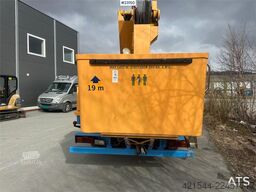Scania 82m lift truck w/ Simon cara 170 - Must see. WATCH