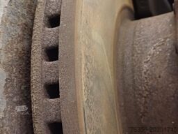 Iveco Occ wielnaaf + remklauw links meeloopas Iveco