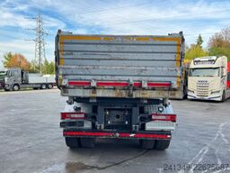 RENAULT C520 8x4 2 Seiten