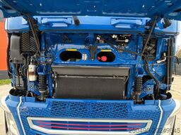 Volvo FH 500 8x4*4 FOR SALE AS CHASSIS / GCW 70 ton /...