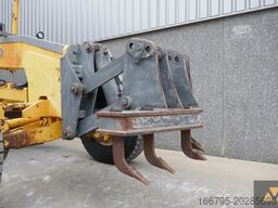 Volvo G720B