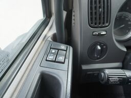 DAF LF 220 / Refrigerator 16 EPAL Multitemp