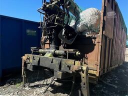  Container w/ Logilift 7.5 t/m crane.
