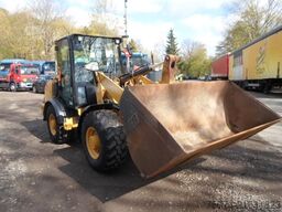 CATERPILLAR 906 M/ Schaufel/Gabel/ 2990 Std.