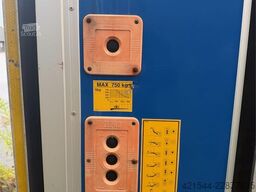 Mercedes-Benz Sprinter 4x2 Box truck – 3-temperature refrigerati