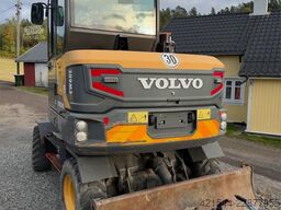 Volvo EW60E Wheeled excavator with tiltrotator and 2 buc