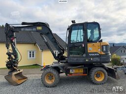 Volvo EW60E Wheeled excavator with tiltrotator and 2 buc