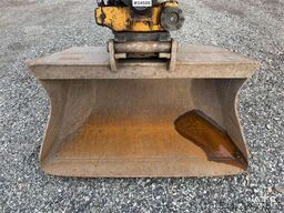 Volvo EW60E Wheeled excavator with tiltrotator and 2 buc