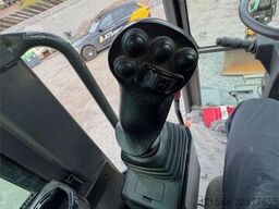 Volvo EW60E Wheeled excavator with tiltrotator and 2 buc