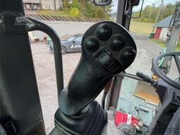 Volvo EW60E Wheeled excavator with tiltrotator and 2 buc