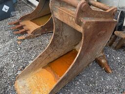 Volvo EW60E Wheeled excavator with tiltrotator and 2 buc