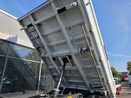 MERCEDES-BENZ Arocs 1835 AK 4x4 Kipper Kran Funk Siglebereift