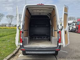 MERCEDES-BENZ SPRINTER 317 L2H2 RWD Mbux10