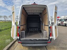 MERCEDES-BENZ SPRINTER 317 L2H2 RWD Mbux10