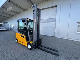 Jungheinrich EFG320 + Ladegerät 3753--EK