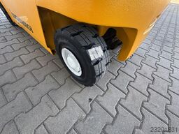 Jungheinrich EFG320 + Ladegerät 3753--EK